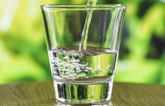 Por que beber água mineralizada?