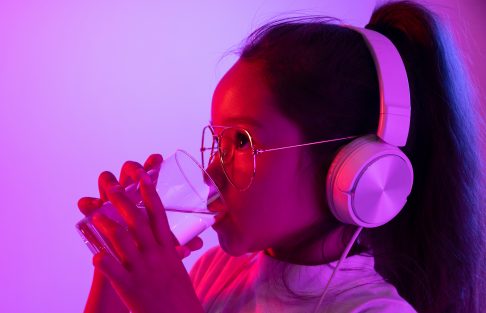 A água alcalina faz bem à saúde? Por quê?