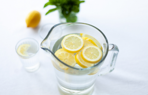 Água com limão emagrece: mito ou verdade?