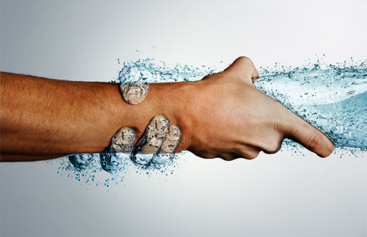 Entenda quais são as funções da água no organismo humano