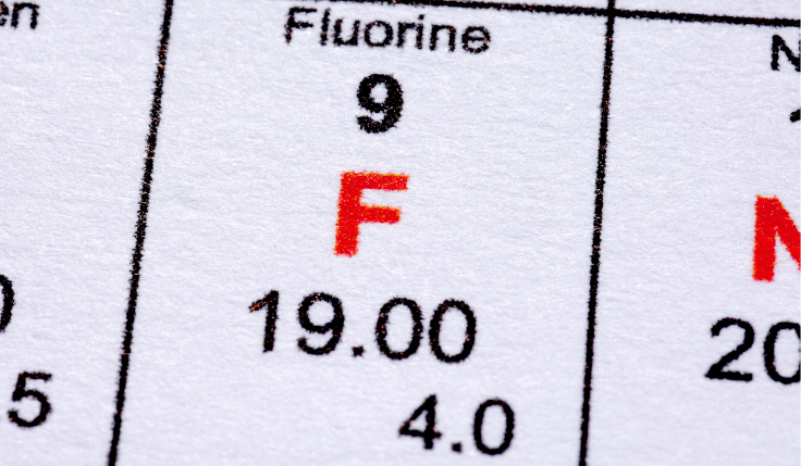 O que é água fluoretada? Riscos à saúde e prevenção