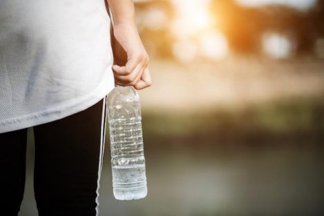 4 dicas para beber mais água durante o dia - Casa e Jardim
