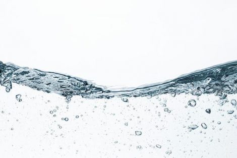 Água desmineralizada: o que é, pra que serve e como usar